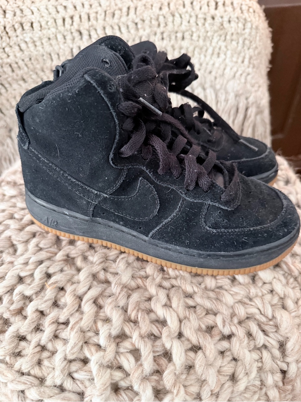 Suede Nike Air Force 1 mid / high tops